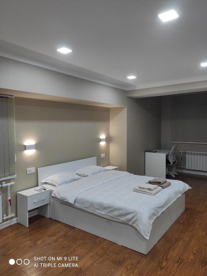 1-Bedroom Apartment In The Very City Center Tashkent Exterior photo